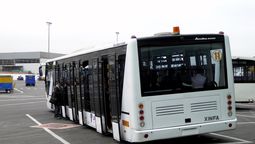Los pasajeros del Aeropuerto Internacional Jorge Chávez se quejan sobre el aforo permitido en los buses que los llevan de la sala de embarque al avión.
