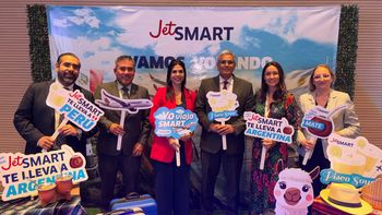 Ronnie Habich, cónsul de Perú en Quito; Gustavo García, consejero Económico Comercial del Perú enEcuador; Yolanda Flores; José Eduardo Zeballos, embajador del Perú en Ecuador; Verónica Marambio, gerente comercialde Mercados Internacionales y Desarrollo Regional de JetSmart; y Alejandra Di Vico, jefa Sección Económica Comercial de la Embajada de Argentina en Ecuador.&nbsp;