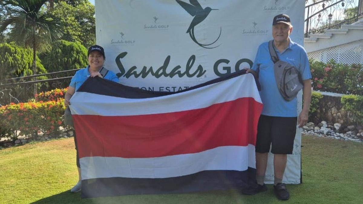 Equipo Costa Rica en el 11° Torneo de Golf para Agentes de Viajes de América Latina de Sandals. Giselle y Jorge, de la agencia Playa Bonita, son los únicos profesionales que participan de esta acción desde hace 11 años ininterrumpidamente.