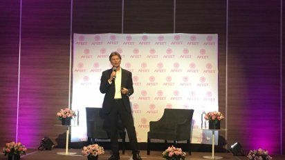 El ex secretario de Turismo señaló que el país tiene necesidades más urgentes por atender en lugar de invertir en el Tren Maya o el Aeropuerto de Santa Lucía.