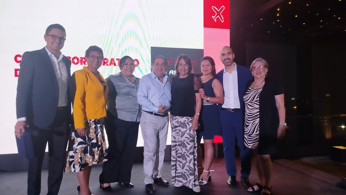 El equipo de Assist Card junto al equipo de BCD Travel.