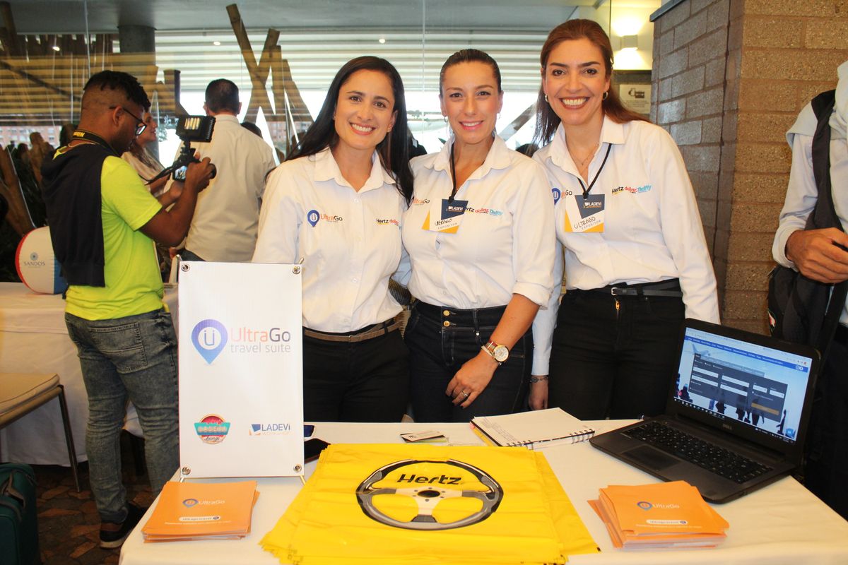 Equipo comercial de UltraGo en el Workshop de Ladevi en Medellín.