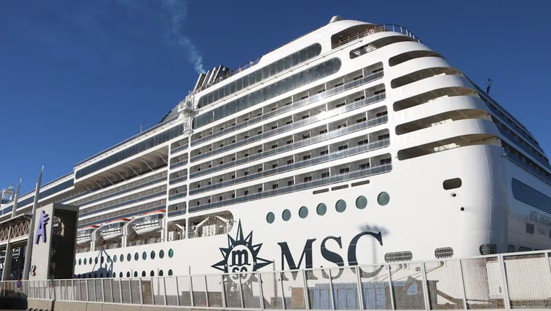 Crucero de MSC retenido en Barcelona.