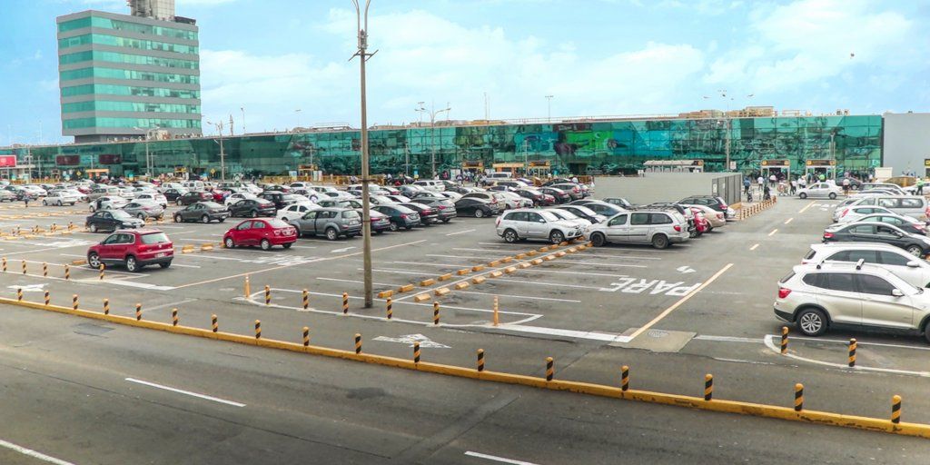 Los Portales y LAP implementan estacionamientos inteligentes en el Aeropuerto Internacional Jorge Chávez. - Ladevi Medios y Soluciones Los Portales y LAP implementan estacionamientos inteligentes en el Aeropuerto Internacional Jorge Chávez.