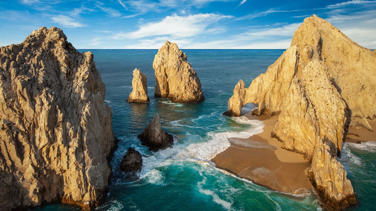 Ola destaca la belleza natural de Los Cabos.
