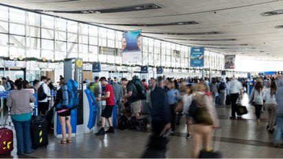 Estadounidenses llenan aeropuertos europeos luego del anuncio de Trump