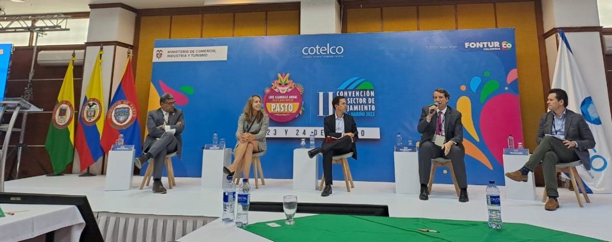 AHT: Gabriela Ferrucci en el panel Presidentesde Asociaciones de Empresarios Hoteleros de Iberoamérica”.