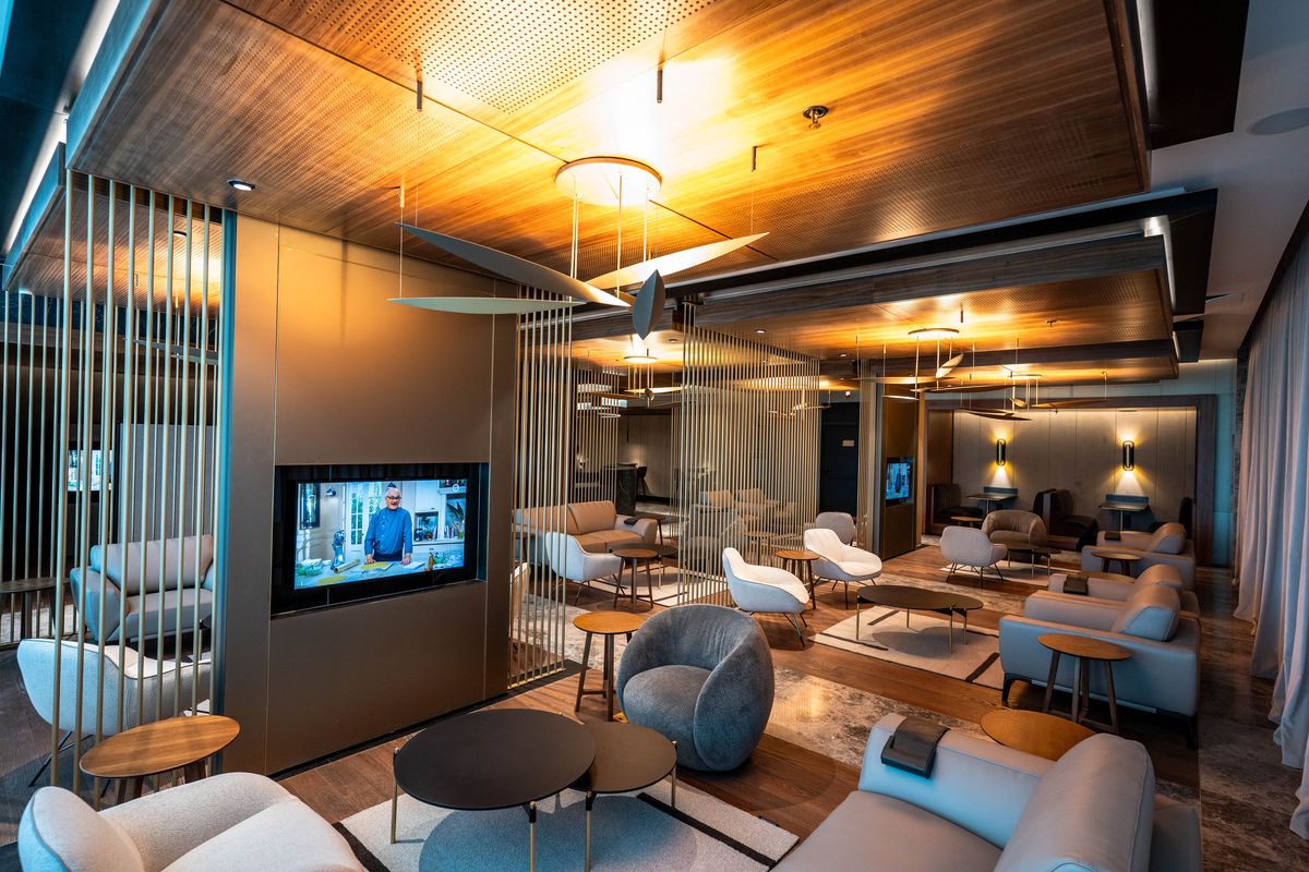 Lujo y confort en el nuevo salón VipClub de Aeropuertos Argentina en Ezeiza.