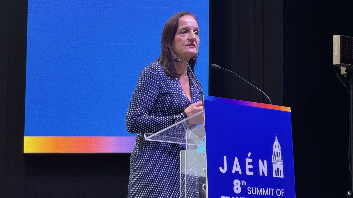 Nuria Lloret, profesora de UPV y Senior Adviser at Metric Salad, durante su charla en la 8ª Cumbre Mundial de Agencias de Viajes.