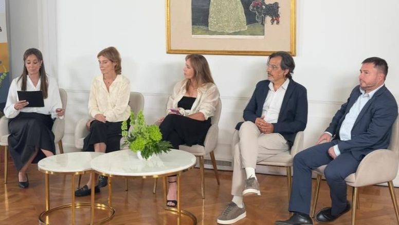 Petra Kasbo, directora de Ventas & Marketing del Gran Meliá Iguazú; María José Taveira, Country Manager Argentina, Paraguay & Uruguay de IATA; Gabriela Ferrucci, presidenta de la Asociación de Hoteles de Turismo de&nbsp; Argentina; Fabián Román, presidente de Fundación Plan 21 y Leo Lucas, presidente del Ente de Turismo de Iguazú.