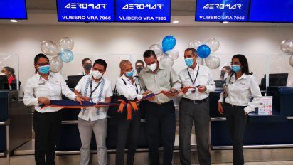 Corte de listón de la ruta Cancún-Cuba.