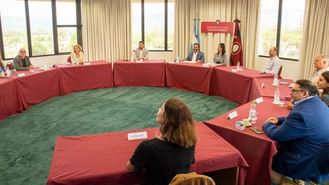 Representantes del ámbito turístico, hotelero y gastronómico de Salta se reunieron con el gobernador Gustavo Sáenz. Urge levantar los números de la temporada de verano.