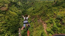 El salto en bungee se ha convertido en una de las actividades más populares del turismo de aventura. 