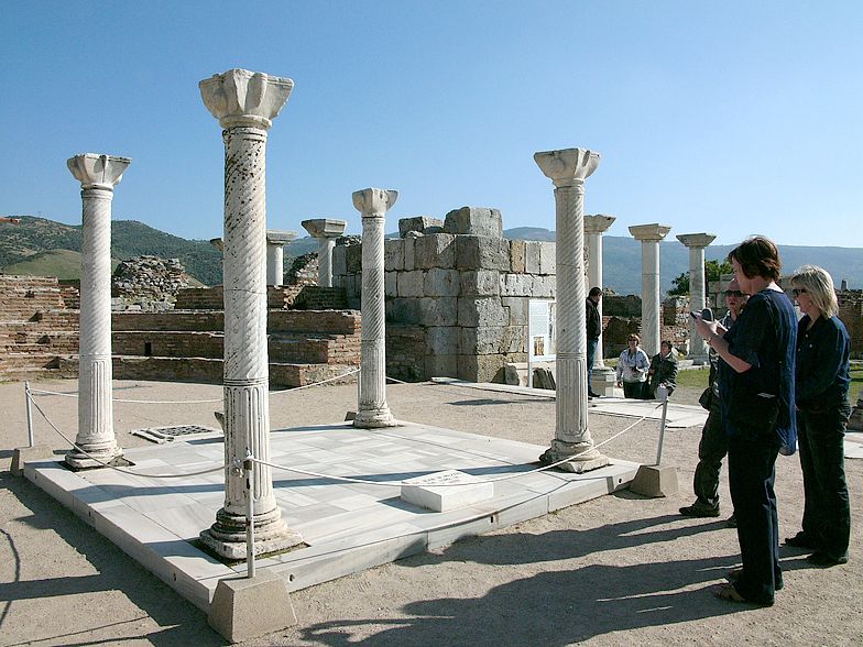 La tumba de San Juan, sobre la que se construyó la basílica.