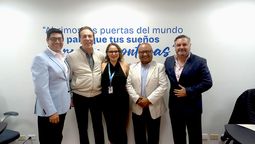 José Luis Egas, director de Visa Express; Francisco Arboleda, gerente general de Status Travel; Annie García, gerente de Visa Express; Pablo Lara, director de Proyectos de Universal de Viajes; y Fidel Murgueytio, gerente general de Maxitravel. 