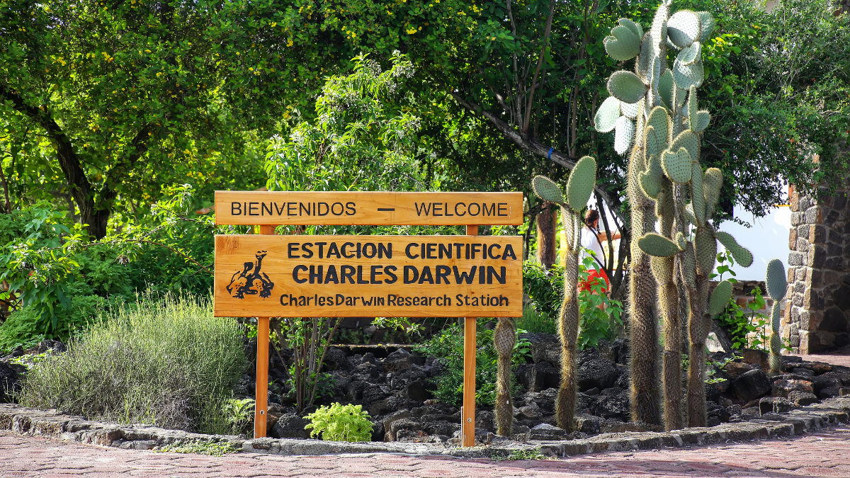 La Estación Científica de Darwin ofrece información crucial sobre el archipiélago.
