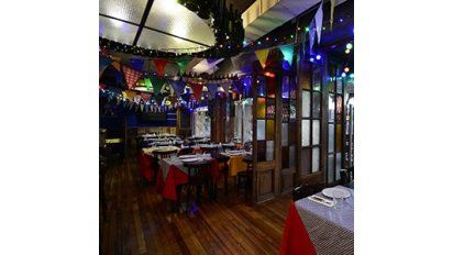 Clásica gastronomía argentina en un ambiente cálido