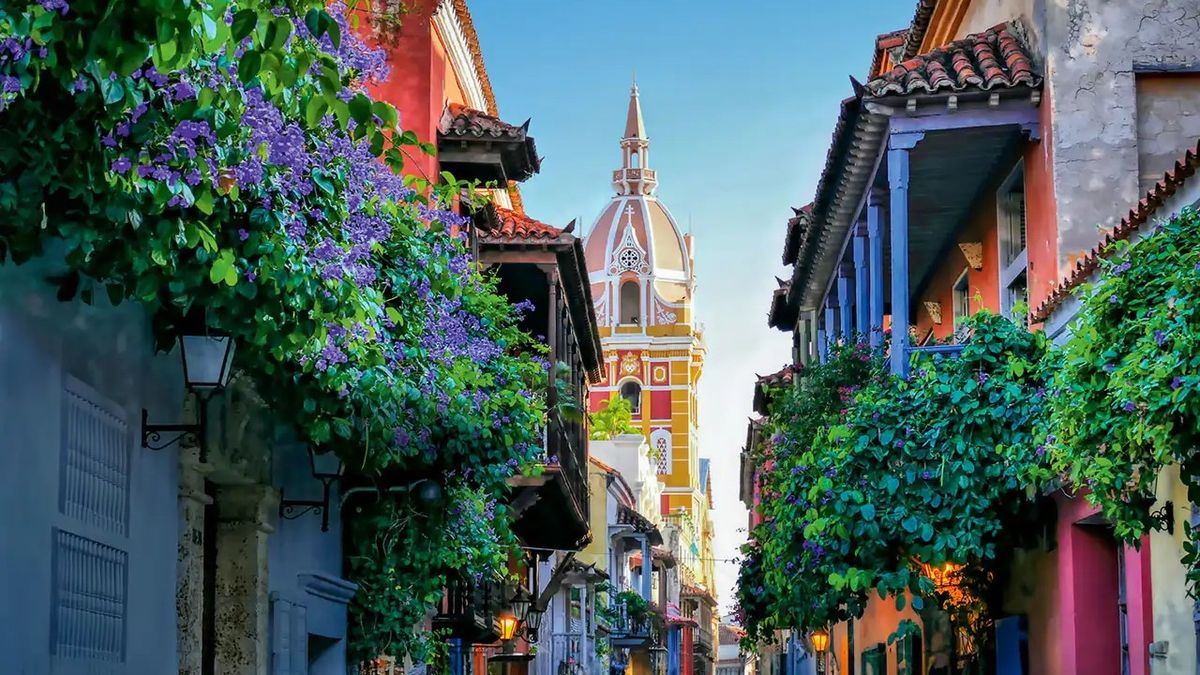 Cartagena mantiene una dinámica turística marcada por el crecimiento de visitantes, la conectividad internacional y la renovación de sus espacios.