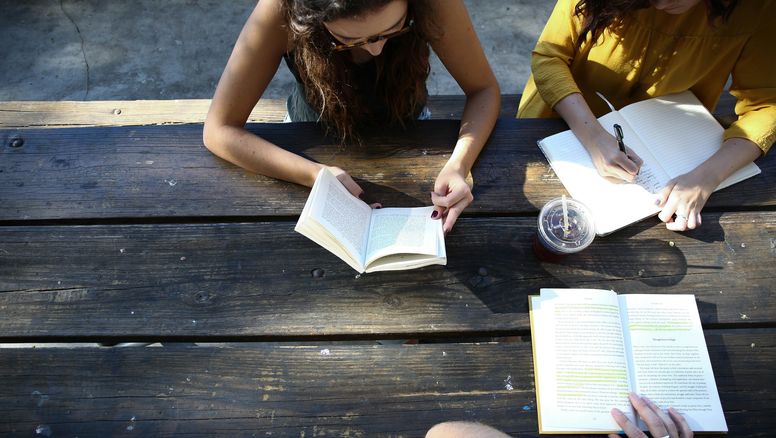 Viajes estudiantiles impulsan la demanda de seguros de asistencia al viajero, según Assist Card