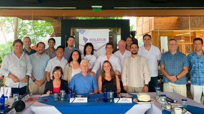 La última foto de familia de la más reciente reunión del Folatur.