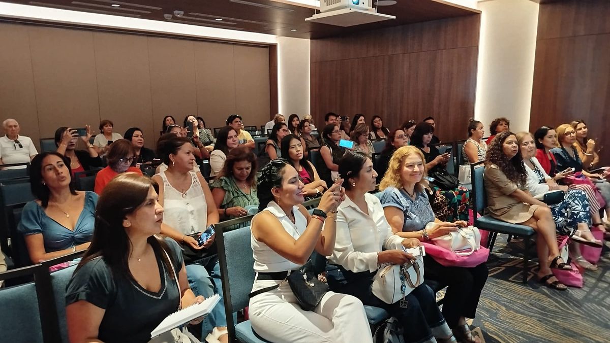 El salón acogió a 50 agentes de viajes, quienes estuvieron atentos a las exposiciones.