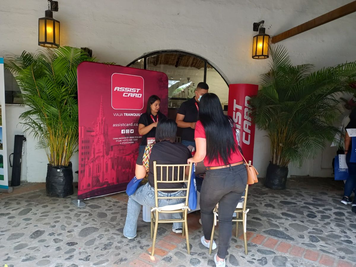 Caravana de promoción de Universal Group en Colombia.