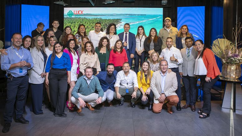 Equipo de Expan Tours junto a proveedores que participaron del workshop.