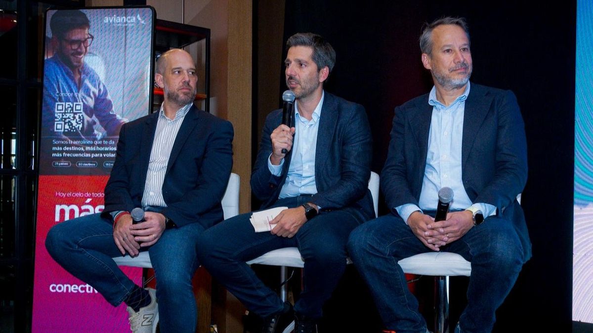 Frederico Pedreira, CEO de Avianca; Gabriel Oliva, presidente y COO de la aerolínea; y Adrián Neuhauser, CEO de Grupo Abra.