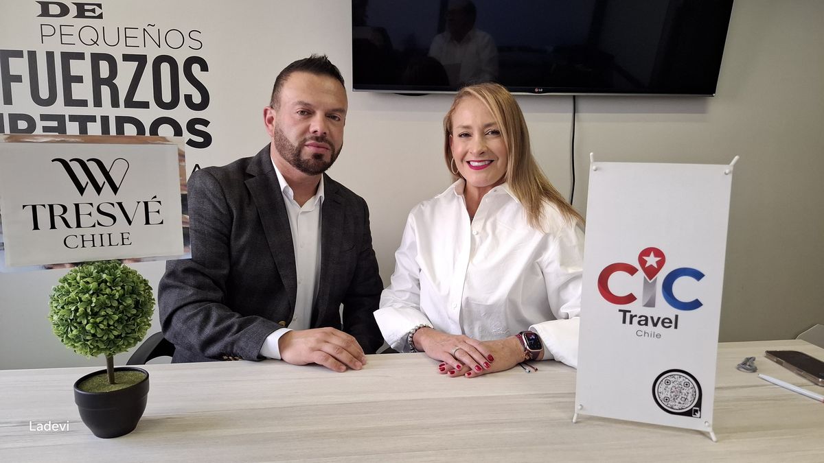 Sergio Pino Arce, director comercial de Viajes TRESVÉ Chile; junto a Sonia Triana, directora de CIC Travel Chile. 
