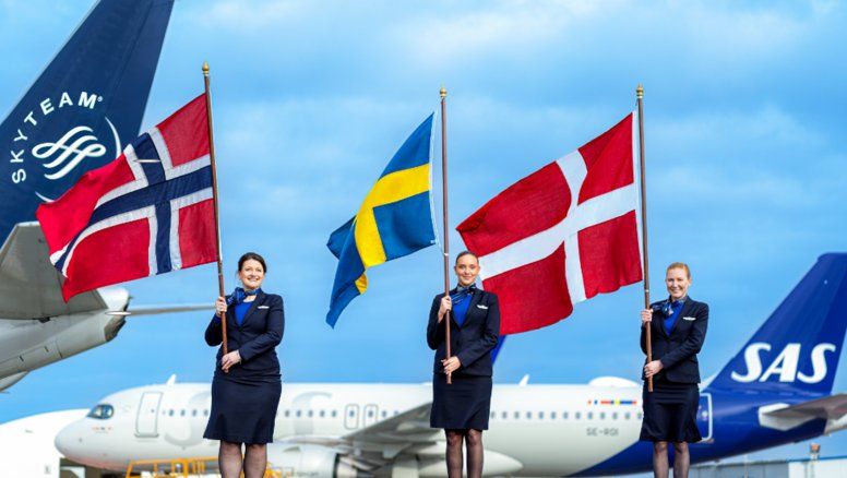 Banderas al viento de los Estados que fundaron SAS: Noruega, Suecia y Dinamarca.
