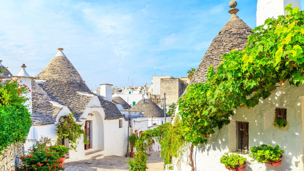 Special Tours ofrece tres itinerarios por la Puglia: de 8 días en la región, de 11 días conectando con Roma en tren rápido, y de 16 días sumando Florencia, Venecia, Verona y Milán. Special Tours ofrece tres itinerarios por la Puglia: de 8 días en la región, de 11 días conectando con Roma en tren rápido, y de 16 días sumando Florencia, Venecia, Verona y Milán.