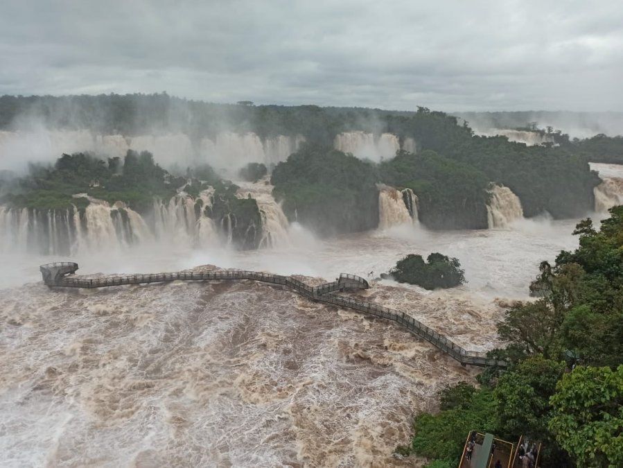 Los circuitos de las Cataratas del Iguazú se han cerrado a modo de prevención por el aumento del caudal del río Iguazú.