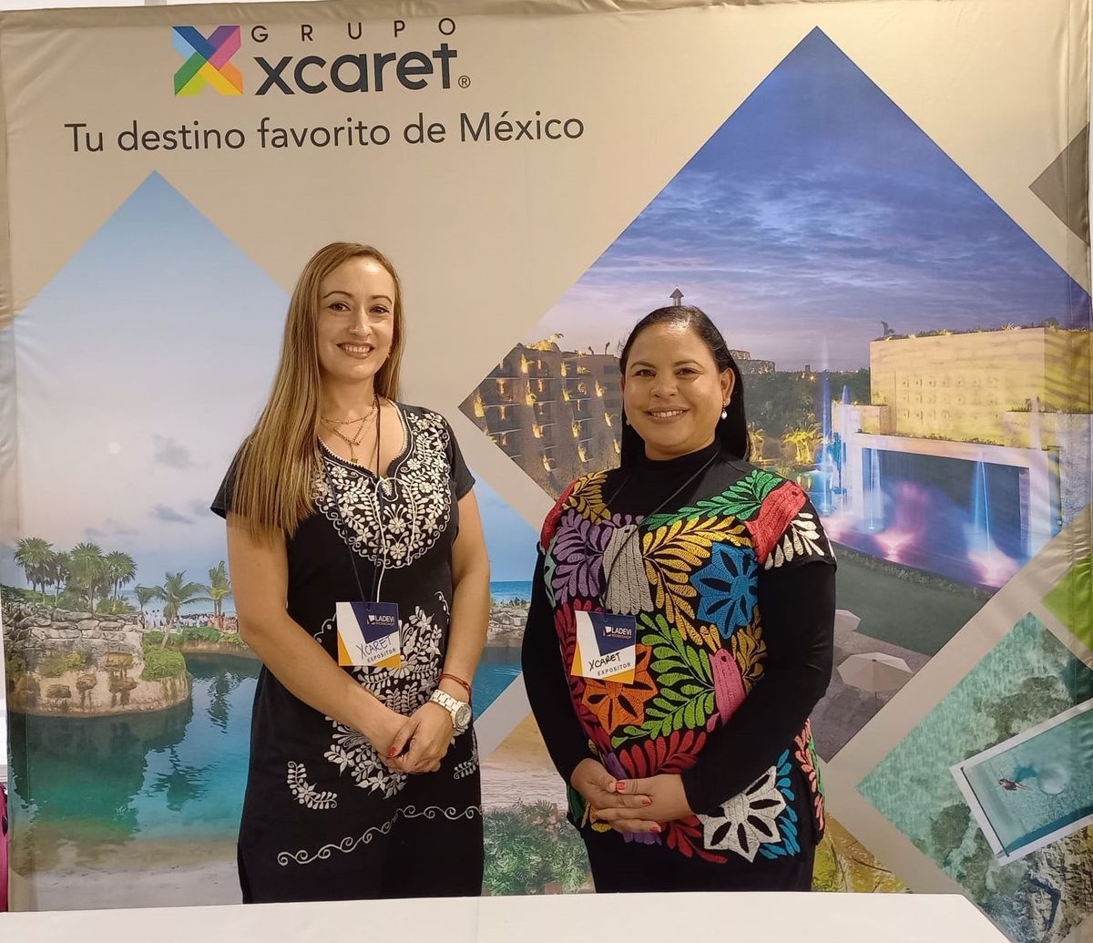 Jeniffer Rivera y Carolina Marín acercaron la oferta de Grupo Xcaret a los agentes de viajes quiteños durante el Workshop de Ladevi.&nbsp;