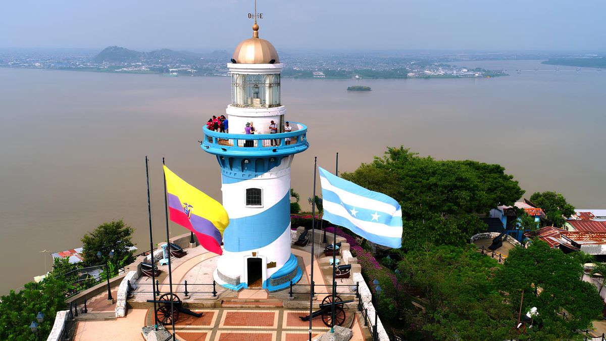 El faro del Cerro Santa Ana en Guayaquil se encuentra cerrado.