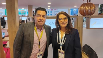 Rodolfo Espinoza, international sales manager de Grupo Posadas; y Alicia Padilla, gerenta de Ventas E-commerce de Grand Fiesta Americana Cosar Beach Cancún.