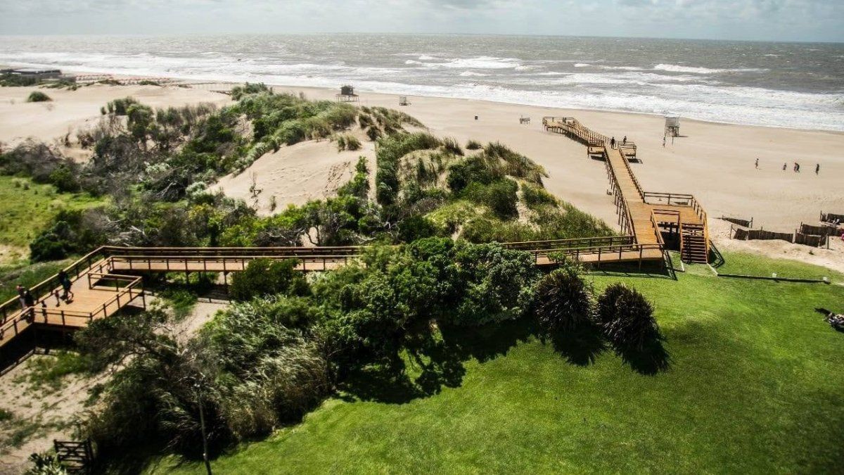 Cuáles son los destinos más caros y más accesibles para pasar las vacaciones de verano.