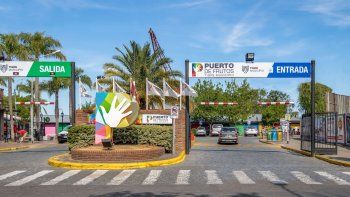 Tigre: al Puerto de Frutos se puede acceder mediante el Tren de la Costa, Tren Mitre ramal Retiro-Tigre y múltiples líneas de colectivo.&nbsp;