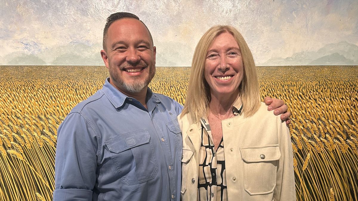 Jan Scholtz, gerente general de Ventas de Sabi Sabi; y Adriana De Lorenzo, directora de PHC.