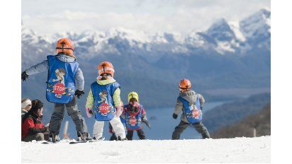 El centro de esquí del Cerro Bayo, en Neuquén, propone actividades ideales para familias.