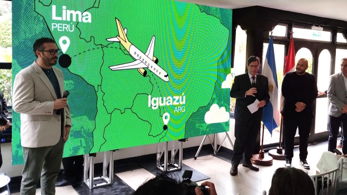 Eduardo Scherer, subsecretario de Marketing y Promoción de Eventos del Ministerio de Turismo de Misiones junto a Samuel Ortiz Basualdo, embajador de Argentina en Perú. Eduardo Scherer, subsecretario de Marketing y Promoción de Eventos del Ministerio de Turismo de Misiones junto a Samuel Ortiz Basualdo, embajador de Argentina en Perú.