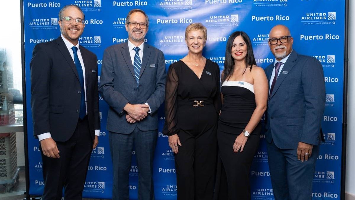 Directivos de United Airlines durante la celebración.