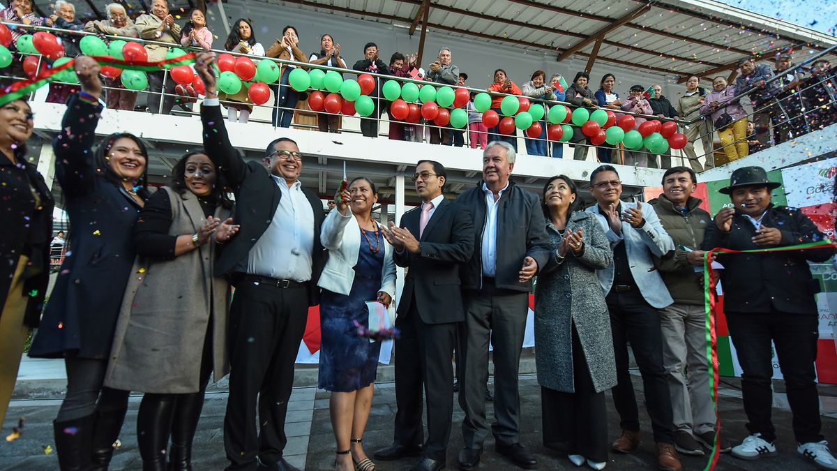 Autoridades del Ministerio de Transporte, de Ibarra y Antonio Ante participaron en la ceremonia de reinauguración del tren de Imbabura.