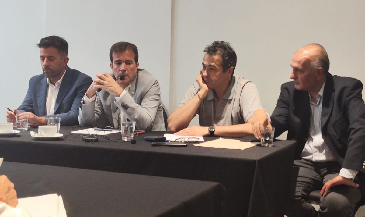 La reunión fue encabezada por Andrés Deya, presidente de Faevyt.