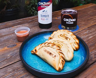 Combos en Buenos Aires: 3 empanadas tucumanas (gustos a elección) + Cinzano Segundo.