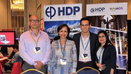 Equipo comercial HDP Representaciones, incluidos Susana Noriega de Decker, gerenta comercial y; Francisco Decker, director general.