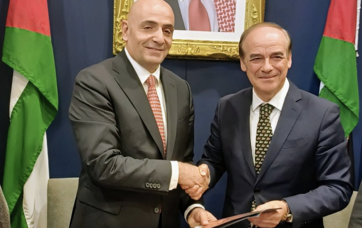 Dr. Abdelrazzaq Arabiyat, director general de la Junta de Turismo de Jordania, y Vicente Fenollar, presidente de Ávoris.