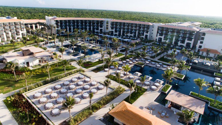 El Unico 20º87º Hotel Riviera Maya brinda una experiencia inolvidable de tradición, color, música, sabores y aromas de la cultura contemporánea de la zona.