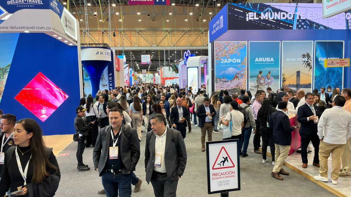 Asistencia de profesionales en la Vitrina Turística Anato 2026.