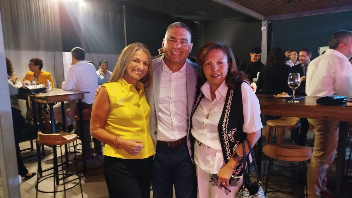 Martin Bravo, director general de Conexión TS junto a agentes de viajes invitadas.