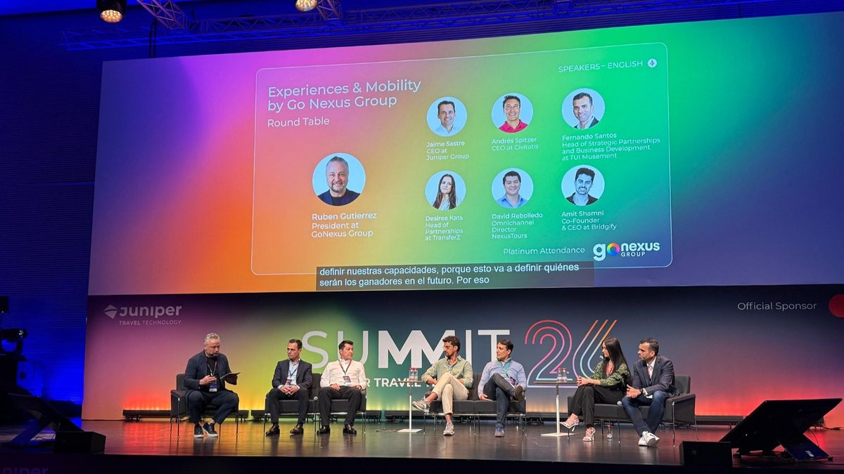 Mesa redonda en el Juniper Summit, donde compañías como Civitatis, TUI Musement, Juniper Group, NexusTours, Bridgify o Transferz analizaron el impacto de la IA en el sector